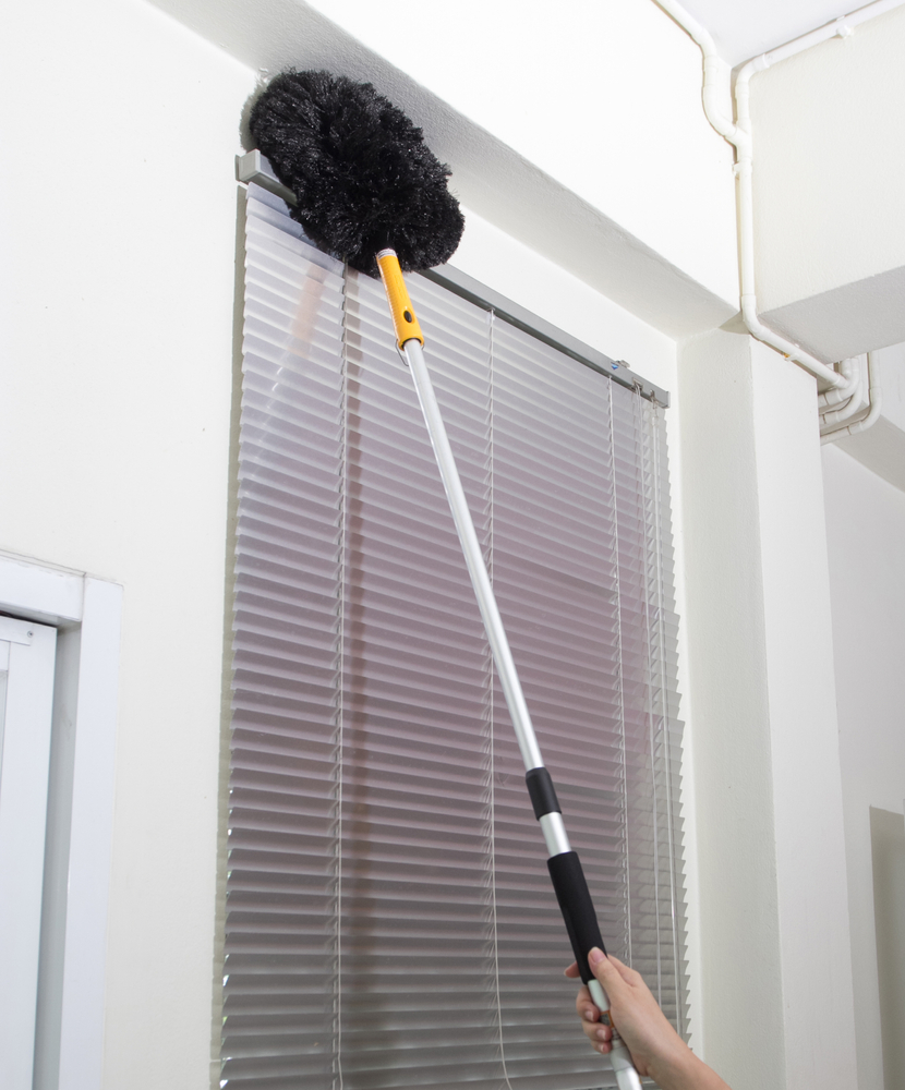 high dusting window blinds with an extended duster